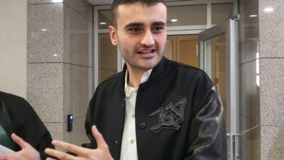 CZN Burak olarak tanınan Burak Özdemir ve babası İsmail Özdemir'in,