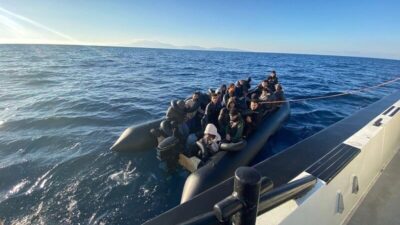 İzmir'in Karaburun ve Menderes ilçeleri açıklarında düzenlenen operasyonlarda, aralarında çocukların