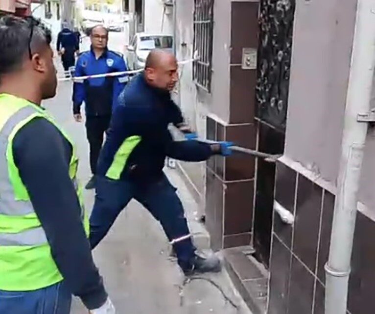 İzmir Büyükşehir Belediyesi, Onat Tüneli inşaatı nedeniyle riskli bulunan bir