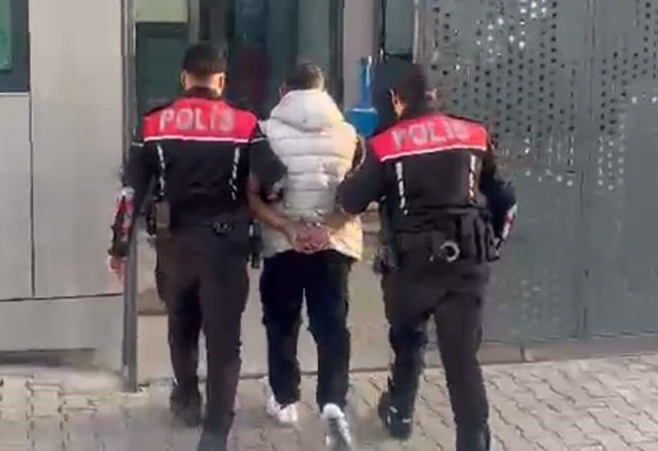 İzmir’in Konak ilçesinde, çeşitli suçlardan 16 yıl hapis cezası bulunan