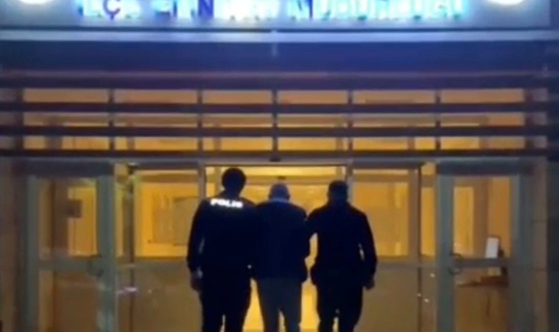 İzmir'in Buca ilçesinde, hırsızlık suçundan 34 yıl hapis cezasıyla aranan