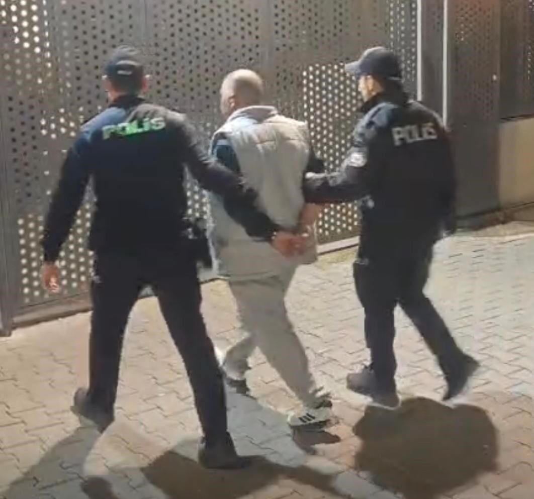 Konak’ta Firari Şahıs Polisin Kovalamacası Sonucu Yakalandı