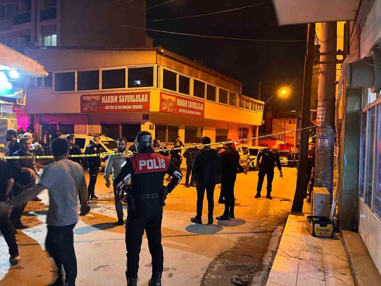 İzmir’de Aile İçi Kavga Sonucu Bir Ölü, İki Yaralı; Dokuz Şüpheli Gözaltında