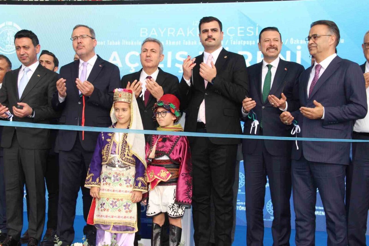 İzmir’deki Depremden Hasar Gören Okullar Yeniden İnşa Edilerek Açıldı