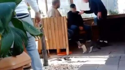 İzmir'de bir taksi şoförünün kazandığı paraları ve bir müşterinin cüzdanını