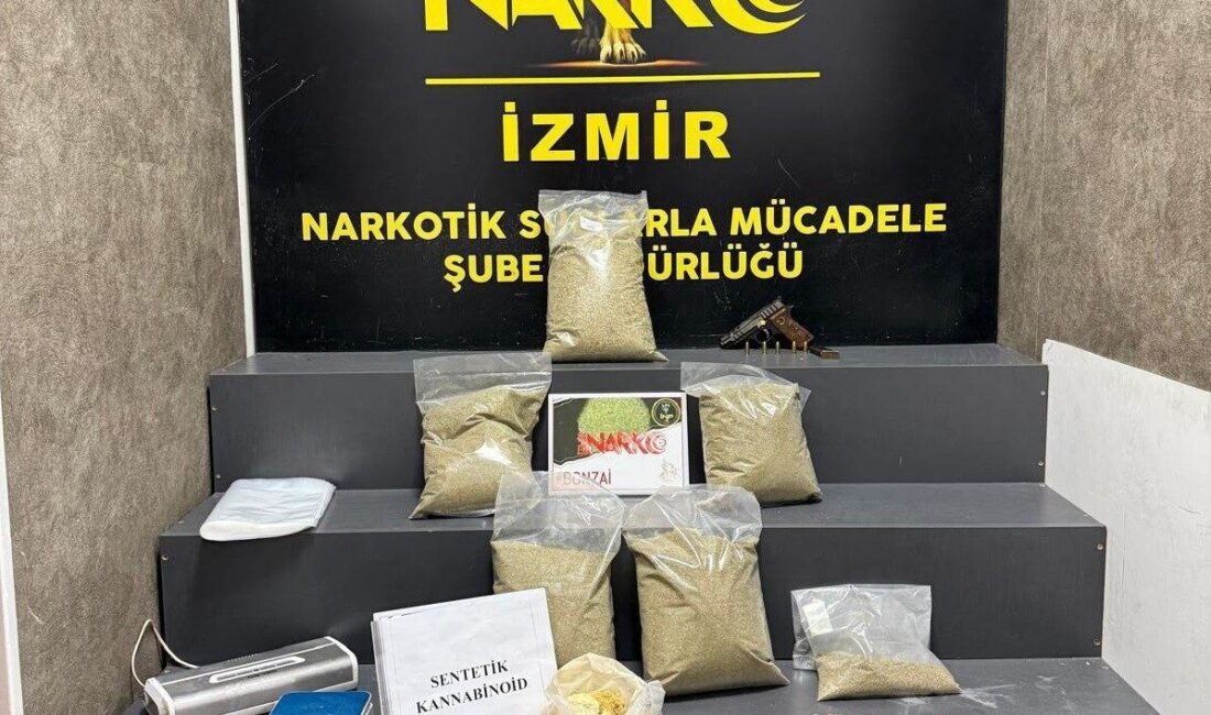 Buca’da Uyuşturucu Operasyonu: 7 Kilo Sentetik Kannabinoid Ele Geçirildi, Şüpheli Tutuklandı İzmir'in Buca ilçesinde gerçekleştirilen uyuşturucu operasyonunda, 6 kilo 940 gram
