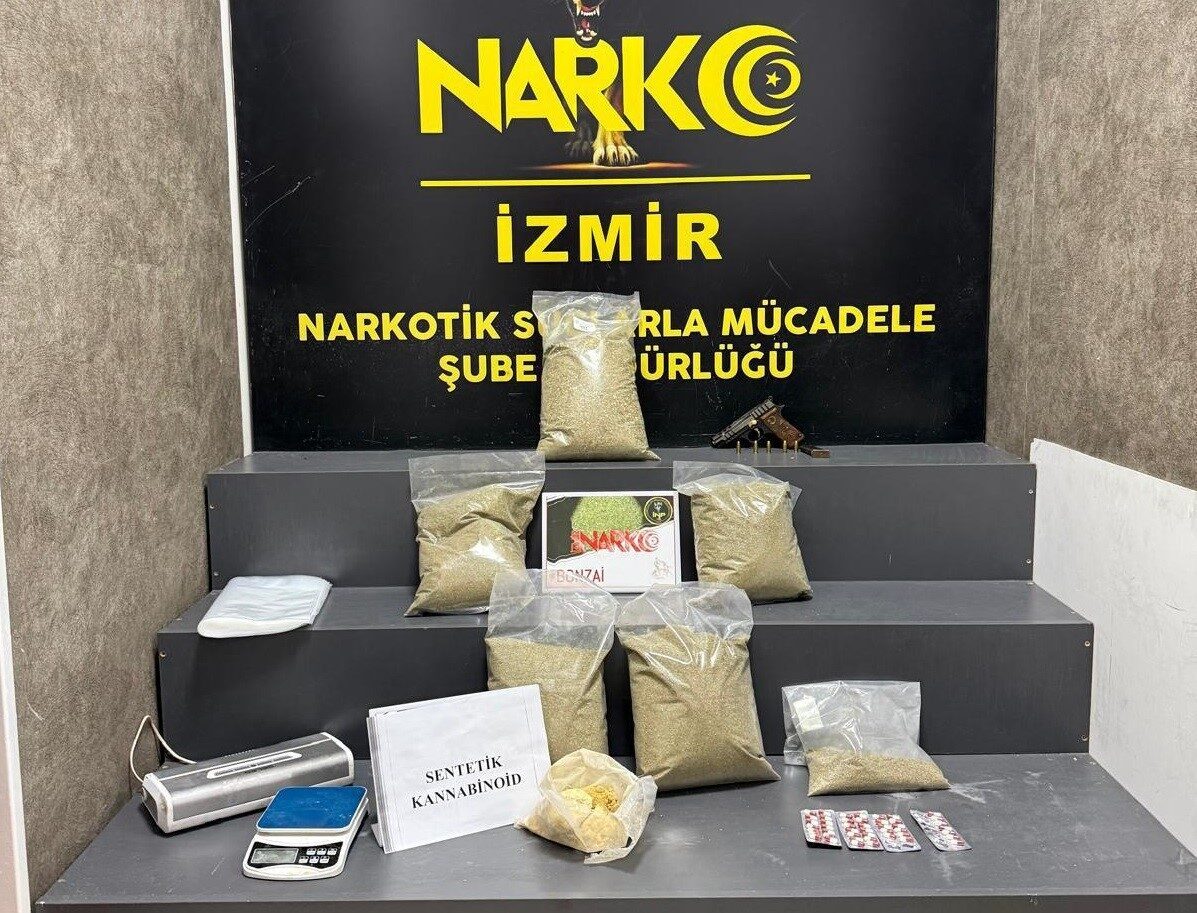Buca’da Uyuşturucu Operasyonu: 7 Kilo Sentetik Kannabinoid Ele Geçirildi, Şüpheli Tutuklandı