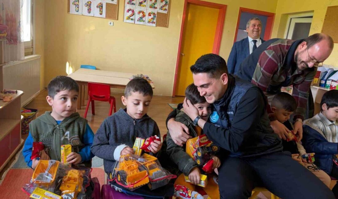 İzmir Ülkü Ocakları, Kemalpaşa’daki Yenmiş Hürriyet İlkokulu’nda bakım ve tadilat çalışmalarına başladı. İzmir Ülkü Ocakları, Kemalpaşa'daki Yenmiş Hürriyet İlkokulu'nda yenileme çalışmalarına başladı.