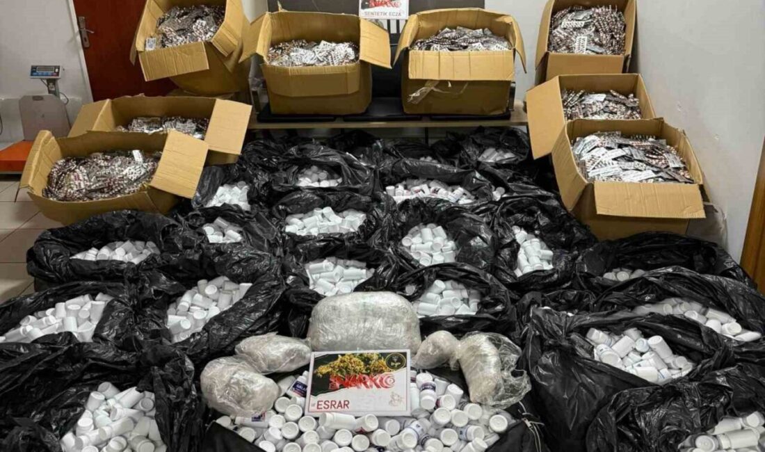 Buca’da Uyuşturucu Operasyonu: 550 Bin Sentetik Ecza ve 4 Kilo Skunk Ele Geçirildi İzmir'in Buca ilçesinde yapılan operasyonda, 550 bin 32 sentetik ecza