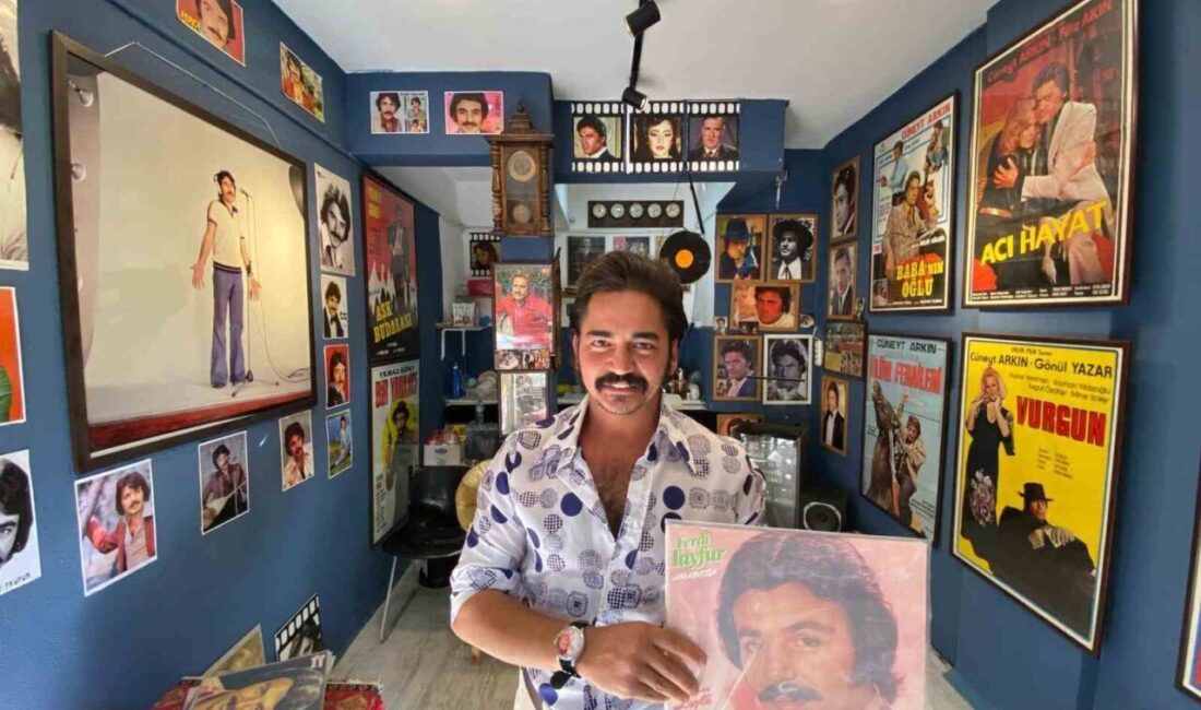 Eren Karadiken, İzmir’de Ferdi Tayfur hayranlığıyla nostaljik bir çay ocağı oluşturdu İzmir'in Konak ilçesinde yaşayan 31 yaşındaki Eren Karadiken, Ferdi Tayfur'a