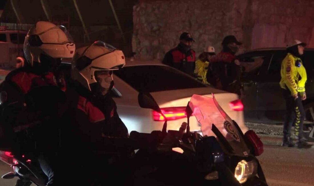 Papa 14. Leo, Türkiye'yi ziyaret ederek İznik'te 1. İznik Konsili’nin