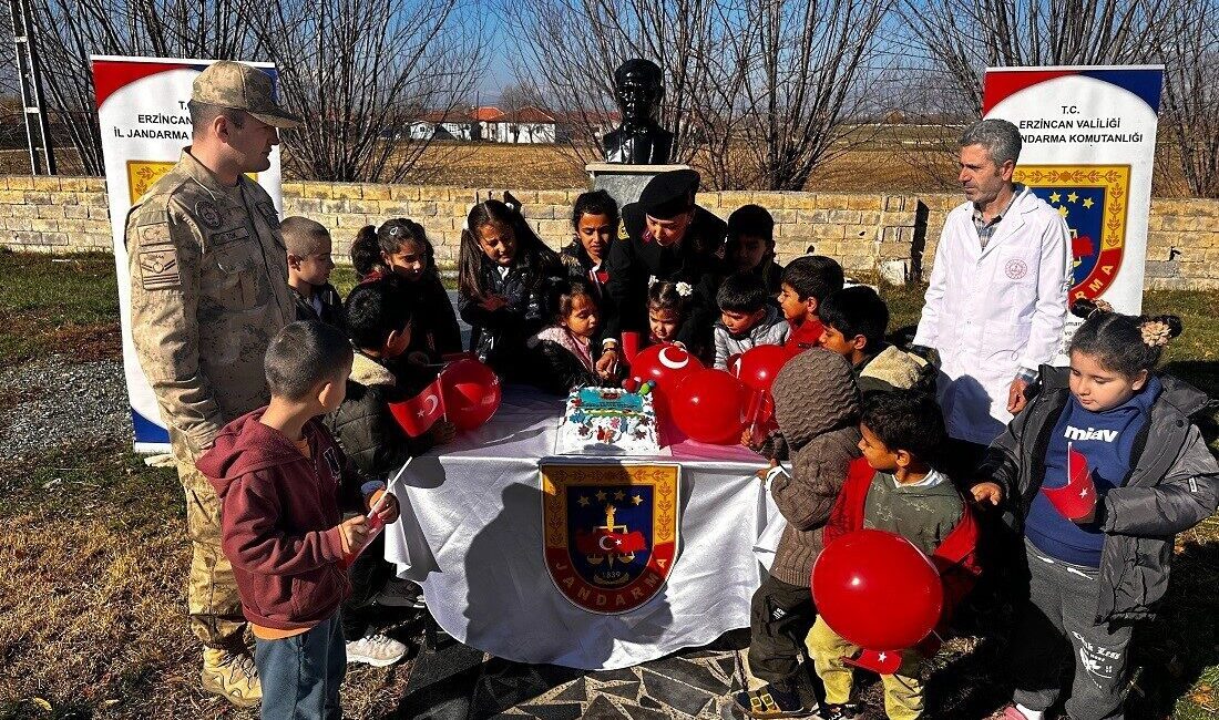 Erzincan Jandarması, Dünya Çocuk Hakları Günü’nde Karadiğin İlkokulu’nu Ziyaret Etti Erzincan İl Jandarma Komutanlığı, "20 Kasım Dünya Çocuk Hakları Günü"