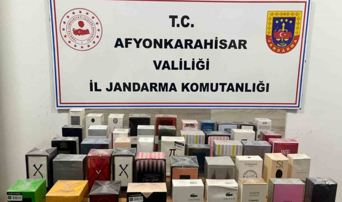 Afyonkarahisar'da jandarma, Antalya'dan gelen bir aracın parfüm kaçakçılığı yaptığına dair
