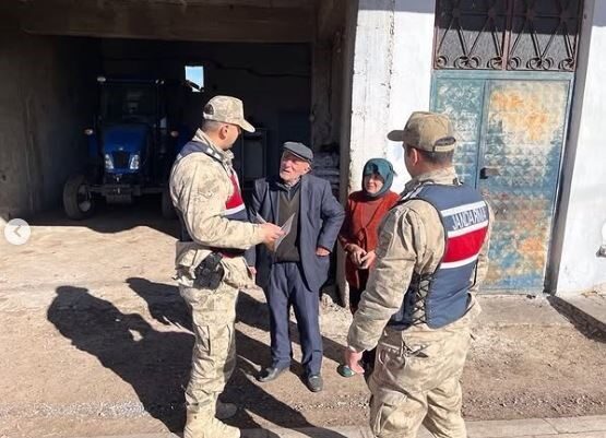 Ardahan İl Jandarma Komutanlığı, vatandaşların güvenliğini artırmak ve dolandırıcılığa karşı