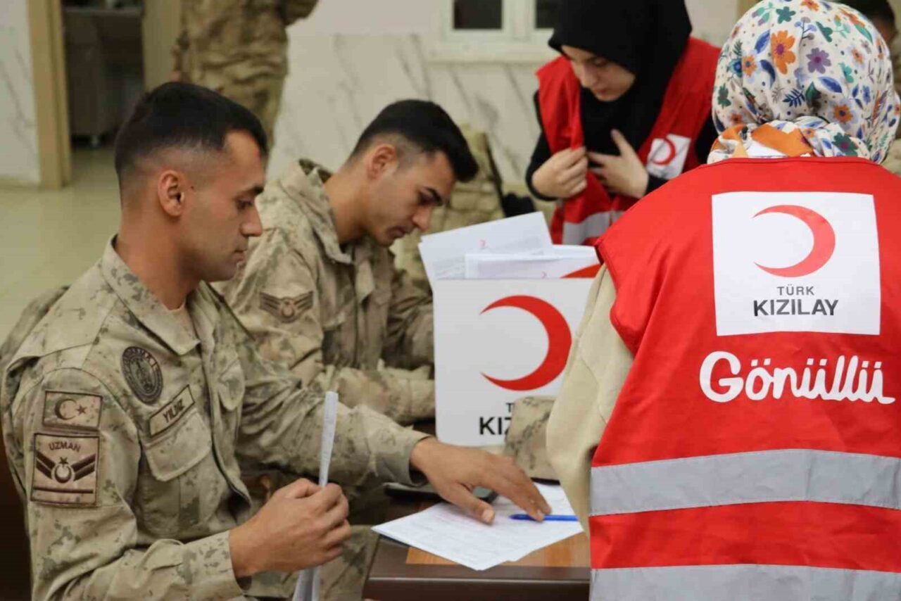 Muş İl Jandarma Komutanlığı, Türk Kızılay’ına destek olmak amacıyla düzenlediği