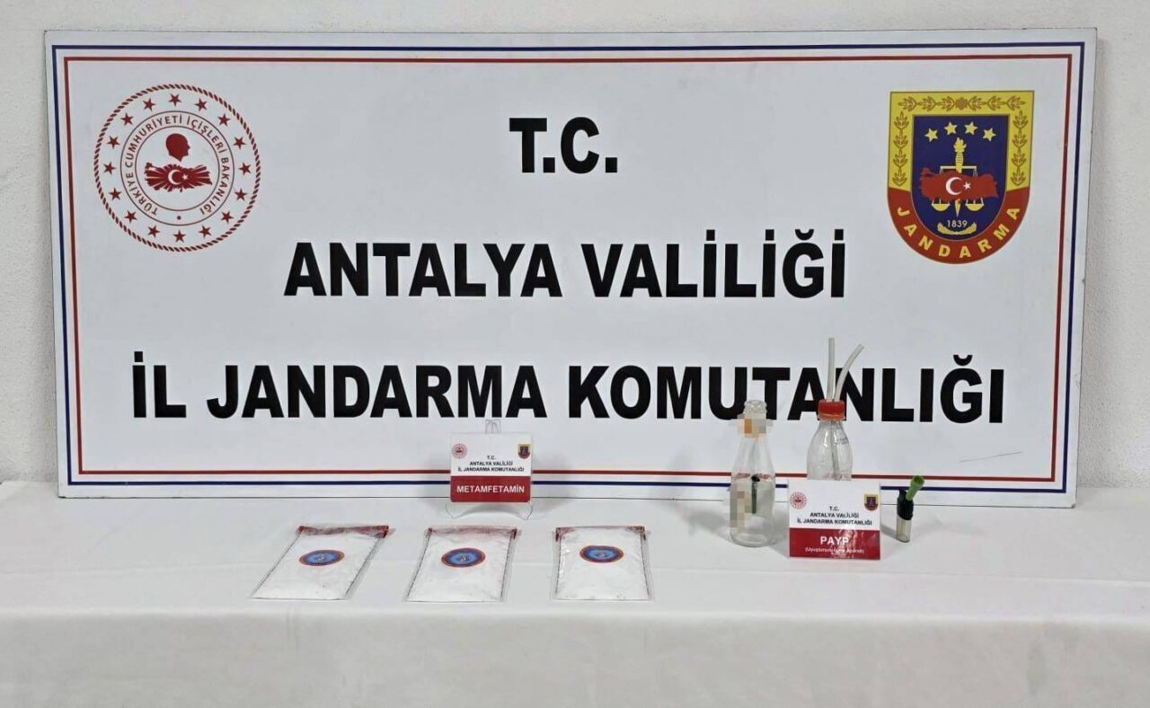 Antalya'nın Döşemealtı ilçesinde jandarma ekipleri, Cumhuriyet Başsavcılığı'nın talimatıyla gerçekleştirdiği operasyonda