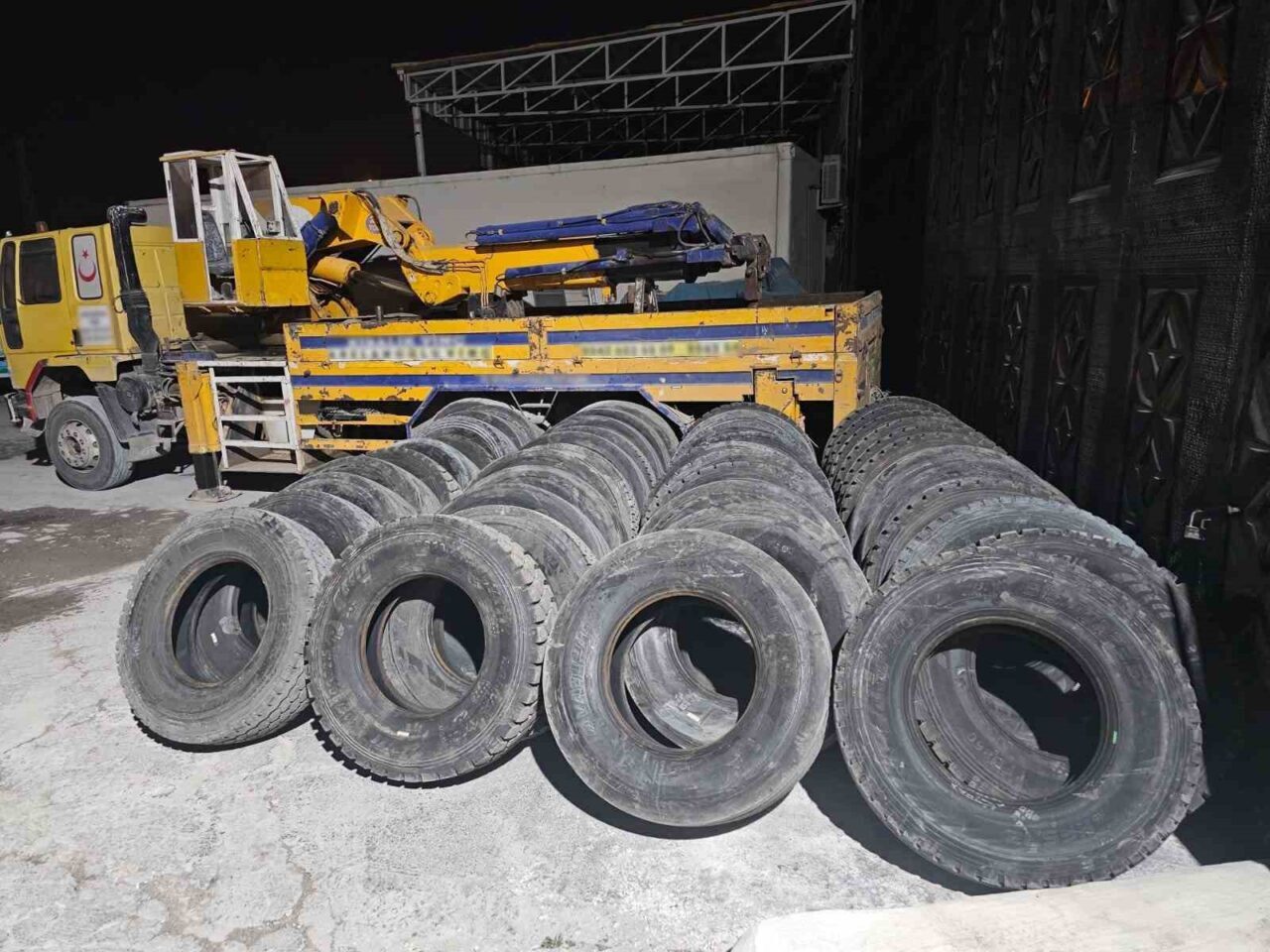 Şanlıurfa’da Durdurulan Araçta 450 Bin Lira Değerinde 44 Adet Sahte Fatura Düzenlenmiş Kamyon Lastiği Bulundu