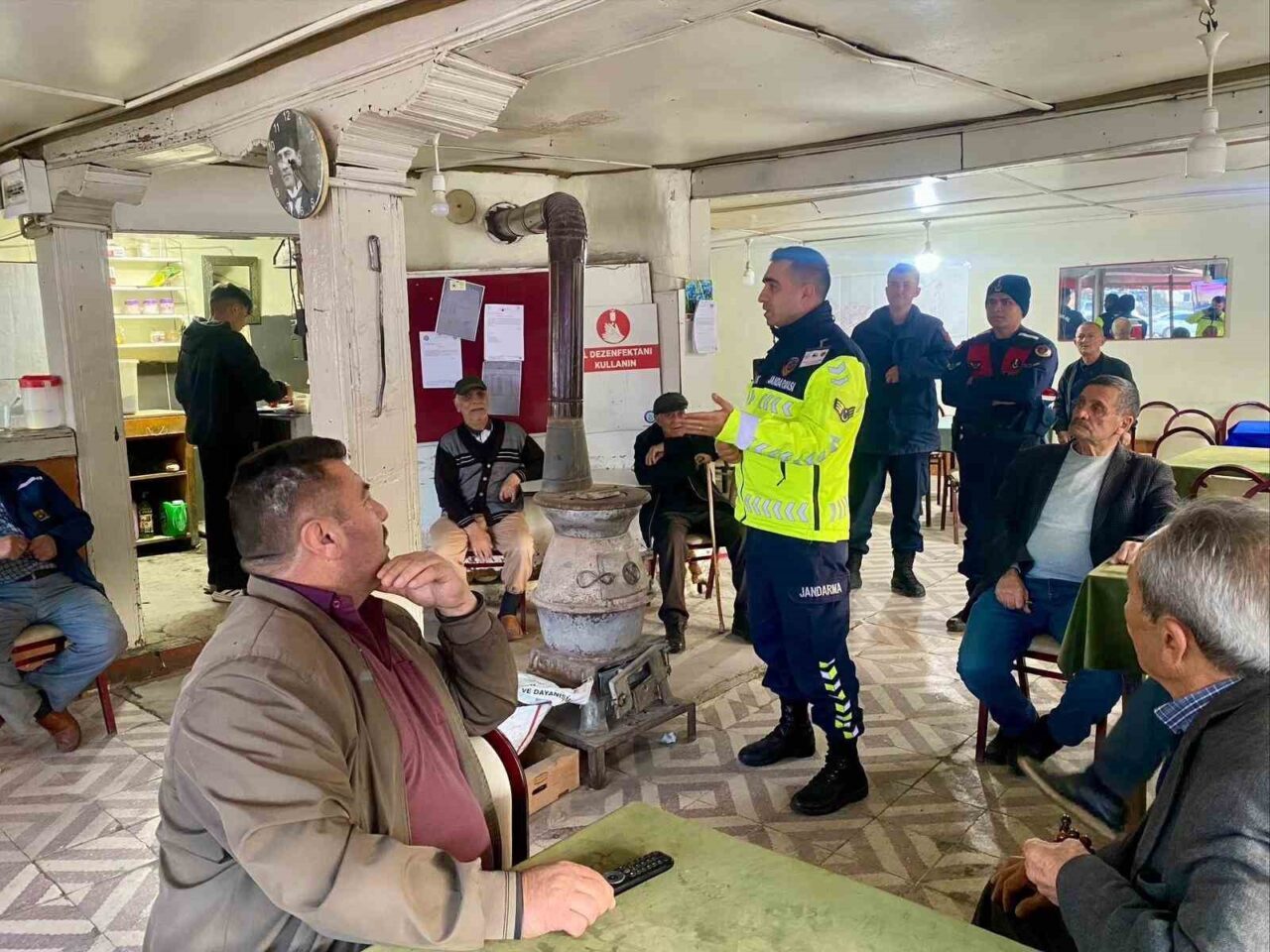 Bilecik'te jandarma ekipleri, Bozüyük İlçe Jandarma Komutanlığı çatısı altında kış