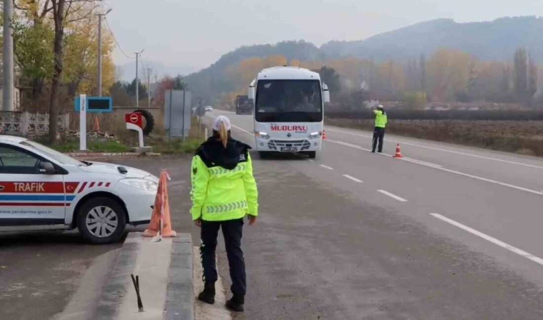 Bolu’da Jandarma, Yolcu Otobüslerinde Sivil Denetim Uyguladı Bolu İl Jandarma Komutanlığı Trafik Şube Müdürlüğü, yolcu otobüslerinde sivil