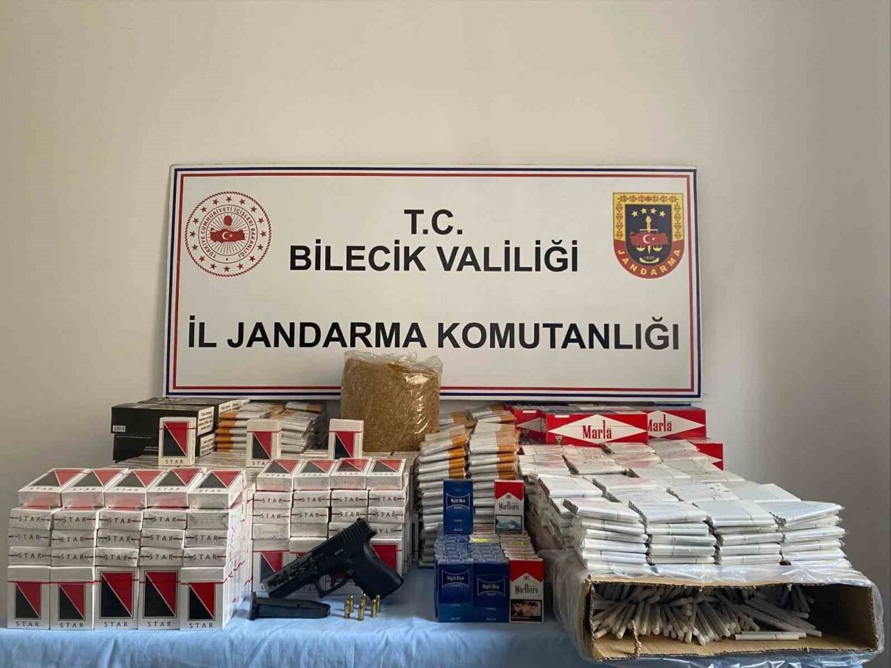 Bilecik’in Osmaneli ilçesinde jandarma tarafından yapılan baskında, bir şüphelinin evinde