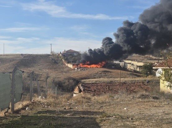 Kırşehir’in Kındam Mahallesi'nde bir evin bahçesinde çıkan yangın, devriye yapan