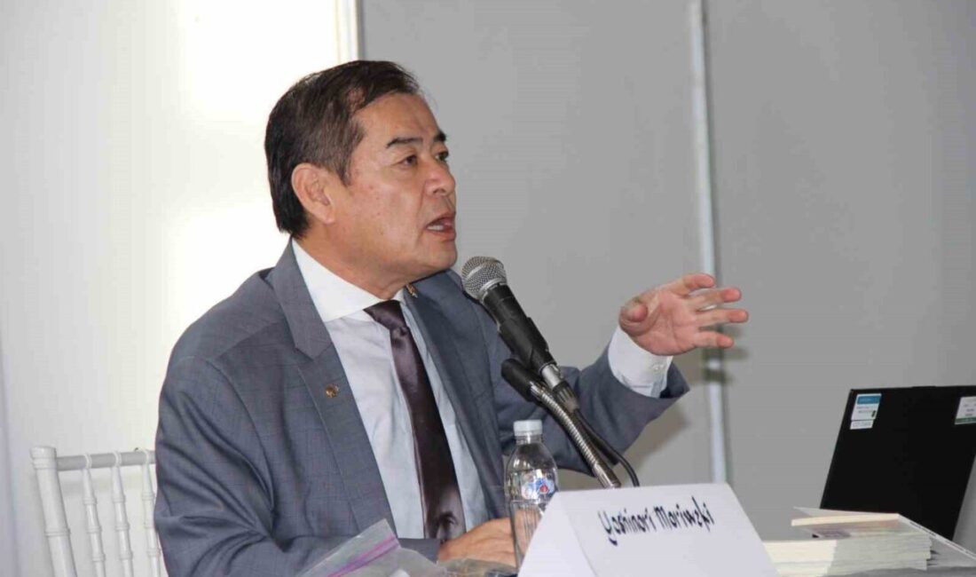 Japon deprem uzmanı Yoshinori Moriwaki, Manisa'daki 8. Kitap Fuarı'nda yaptığı