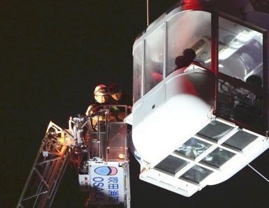 Osaka'daki 123 metre yüksekliğindeki "Osaka Wheel" dönme dolabında yıldırım düşmesi