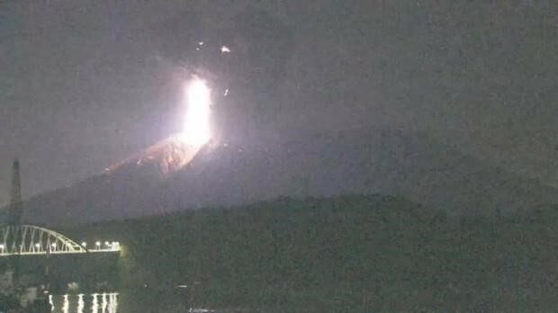 Sakurajima Yanardağı’ndaki Patlama Sonrası Yükselen Volkanik Kül 4.400 Metreye Ulaştı Japonya'nın Kagoshima eyaletindeki Sakurajima Yanardağı'nda meydana gelen patlamada, volkanik kül