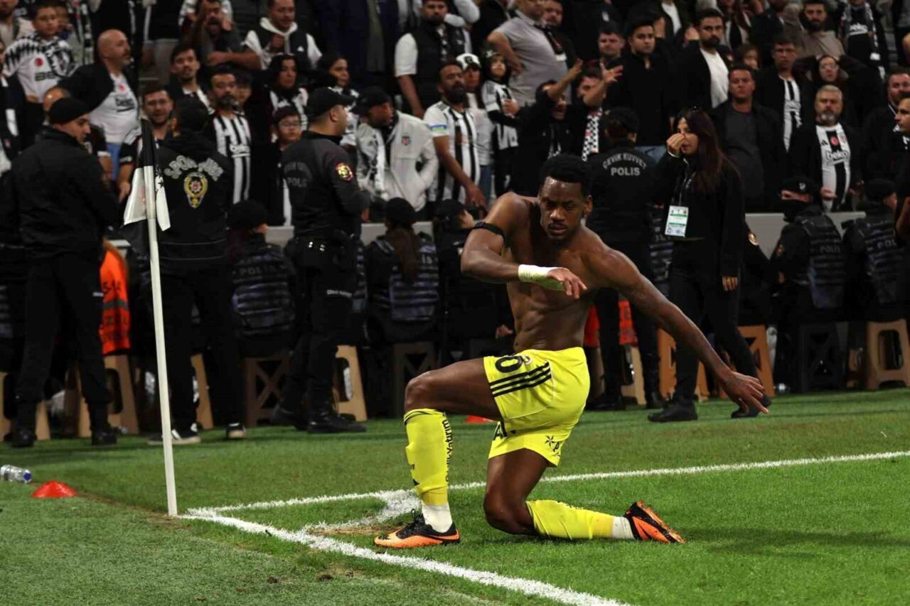 Fenerbahçe'nin Kolombiyalı forveti Jhon Duran, Beşiktaş ile 11. haftadaki derbi