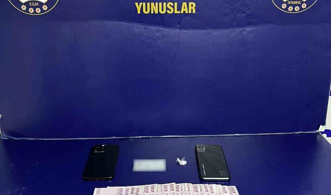 Beşiktaş'ta yapılan denetimlerde otomobilin torpidolarında uyuşturucu madde ele geçirildi. M.E.