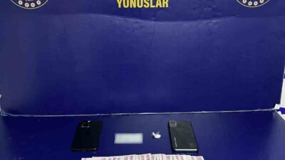 Beşiktaş'ta yapılan denetimlerde otomobilin torpidolarında uyuşturucu madde ele geçirildi. M.E.