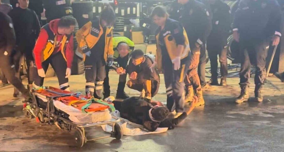 Edirne'de dur ihtarına uymayan motosiklet sürücüsü B.B.Y., polis aracıyla çarpıştı.