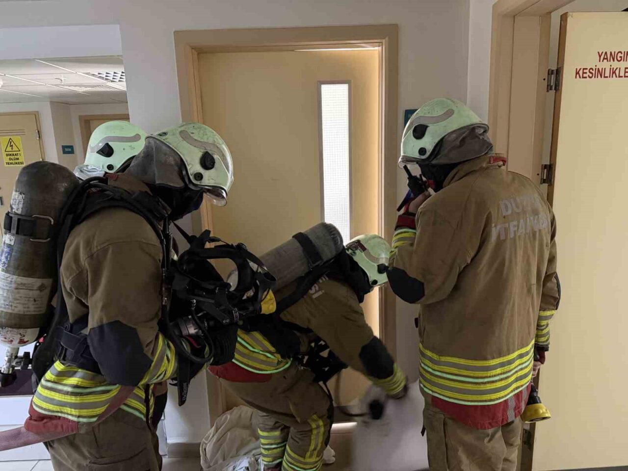 Düzce Hastanesinde Yangın Tatbikatı: Personel ve İtfaiye Başarılı Müdahale Gösterdi