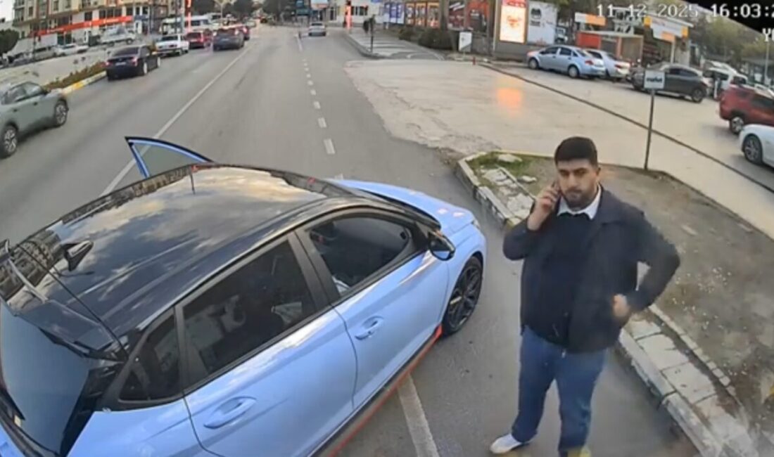 Isparta’da Yol Verme Tartışması Büyüyor: Üniversite Öğrencisi, Kendini Maganda İlan Edilmekten Kurtaramıyor Isparta'da otobüs şoförü Pınar Koçaktok ile üniversite öğrencisi Mustafa Kösedağ