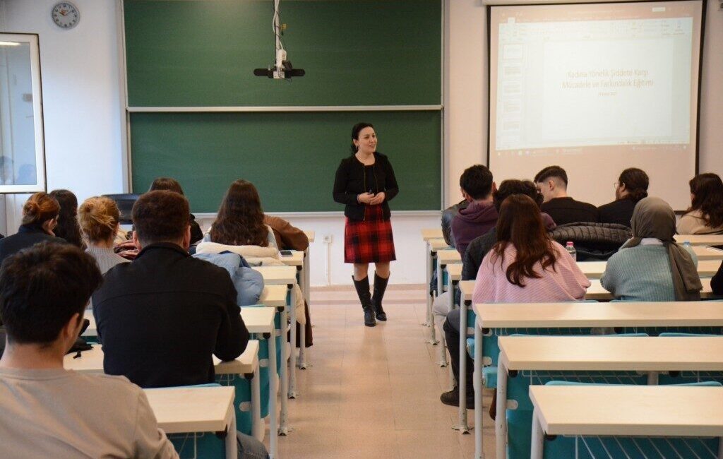 Anadolu Üniversitesi’nde Kadına Yönelik Şiddetle Mücadele Eğitimi Düzenlendi Anadolu Üniversitesi'nde düzenlenen 'Kadına Yönelik Şiddete Karşı Mücadele ve Farkındalık