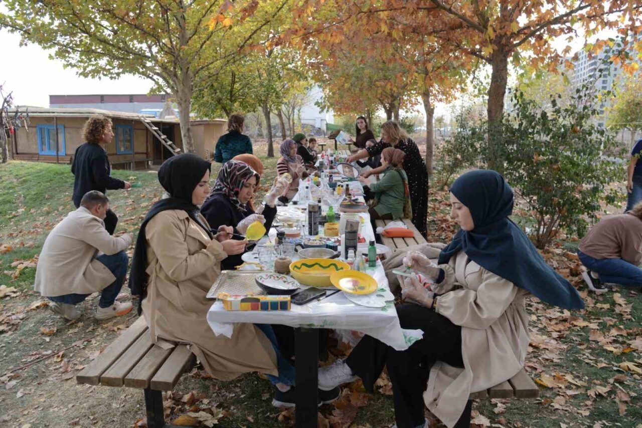 Diyarbakır’da Kadınların Doğayla Bağını Güçlendiren Geri Dönüşüm Atölyesi Düzenlendi