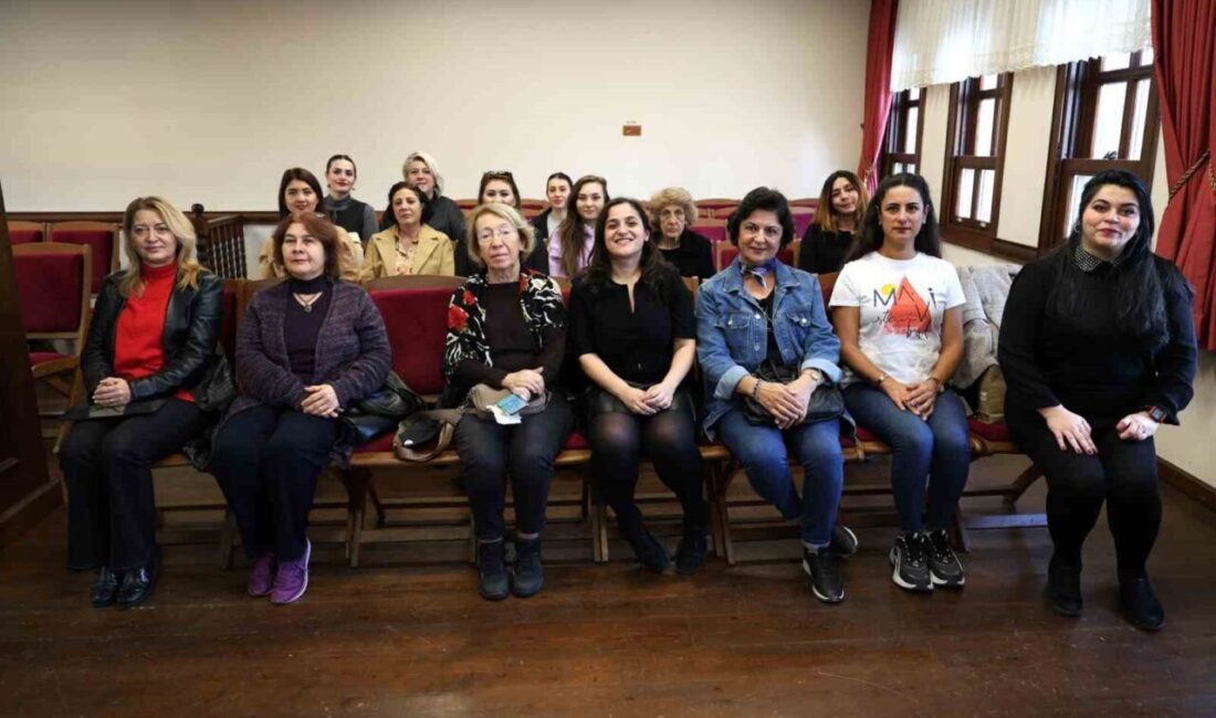 Osmangazi’de Kadına Yönelik Şiddete Karşı Uluslararası Mücadele Günü’nde Bilgilendirici Toplantı Gerçekleştirildi Osmangazi Kent Konseyi Kadın Meclisi, 25 Kasım Kadına Yönelik Şiddete