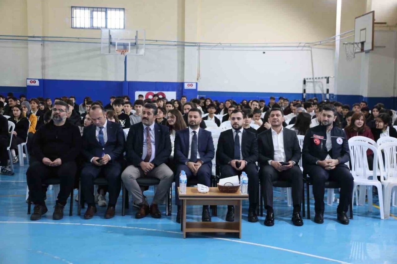 Kağıthane Belediyesi, Kızılay ve Sivil Savunma iş birliğiyle ilçedeki ortaokul