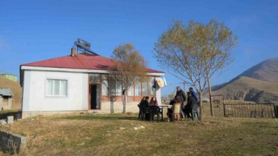 Muş'taki Yaygın İmam Hatip Okulları öğretmenleri, devamsız öğrencilere ulaşmak için