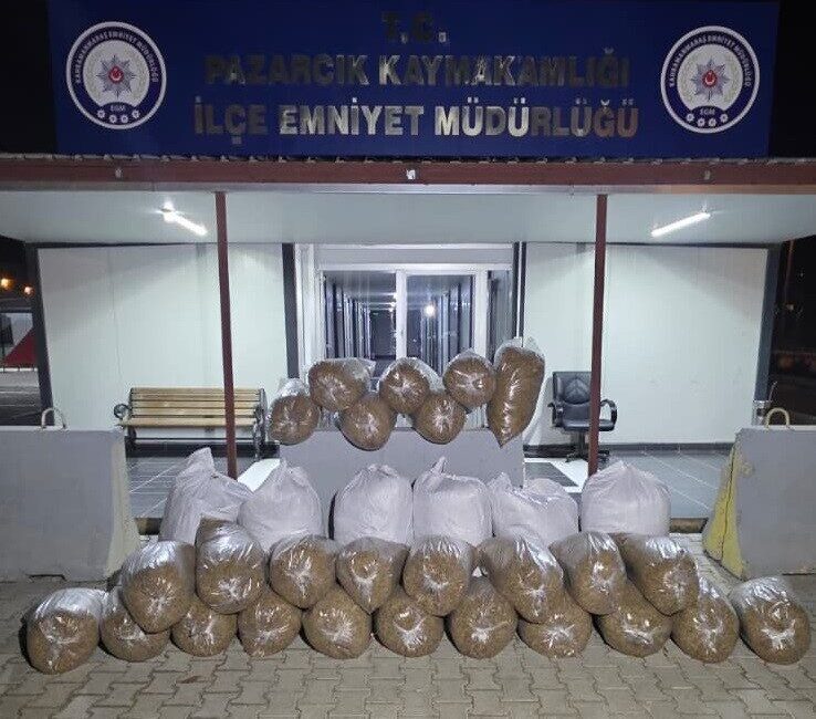 Kahramanmaraş'ın Pazarcık ilçesinde, emniyet ekiplerinin yaptığı operasyonda 449 kilogram kaçak