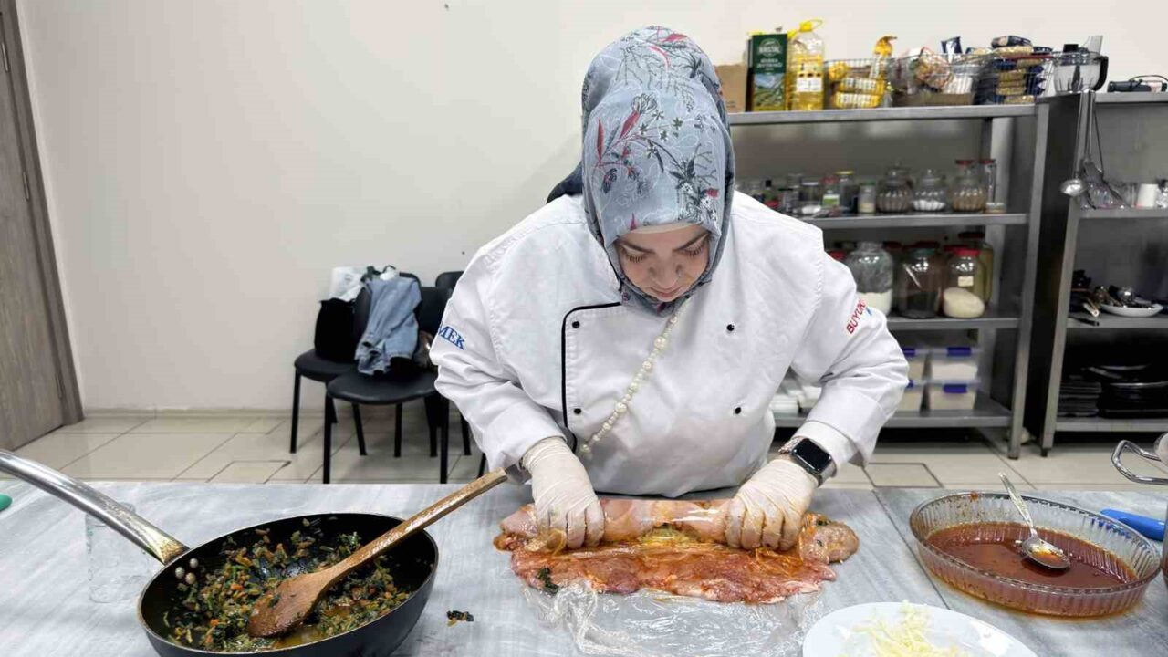 Kahramanmaraş'taki Meslek Edindirme Kursları (KAMEK) kapsamında yeni aşçılar yetişiyor. 750