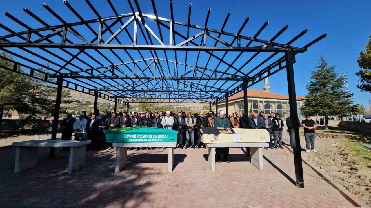 Kayseri'de yolun karşısına geçerken A.Y.B. adlı öğretmenin kullandığı araçla çarpan