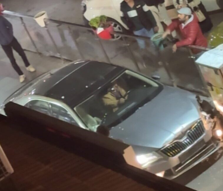 Aksaray'da 68 yaşındaki Ali K., aşırı alkol etkisiyle kullandığı otomobille