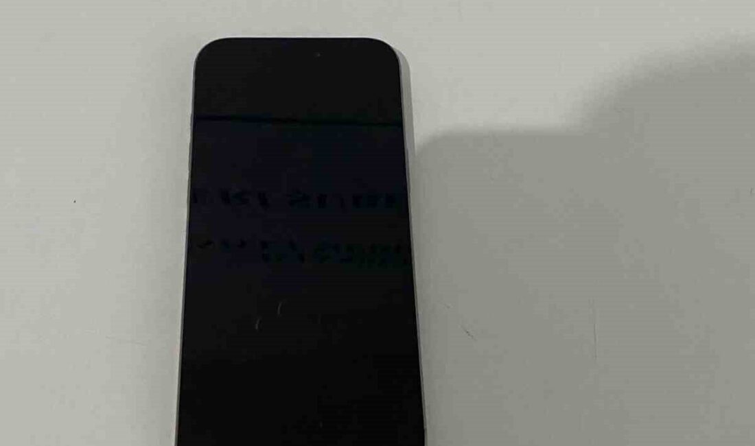 Beyoğlu'ndaki İstiklal Caddesi'nde uyuyan bir kişinin cep telefonunu çalan B.K.