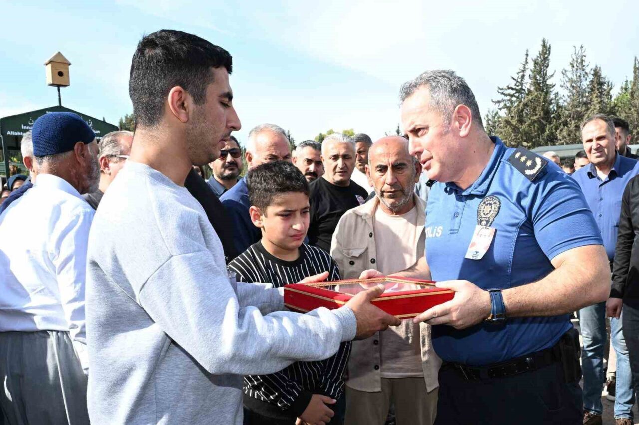 Şanlıurfa’da Kalp Krizi Geçirerek Hayatını Kaybeden Polis Memuru, Adana’da Defnedildi