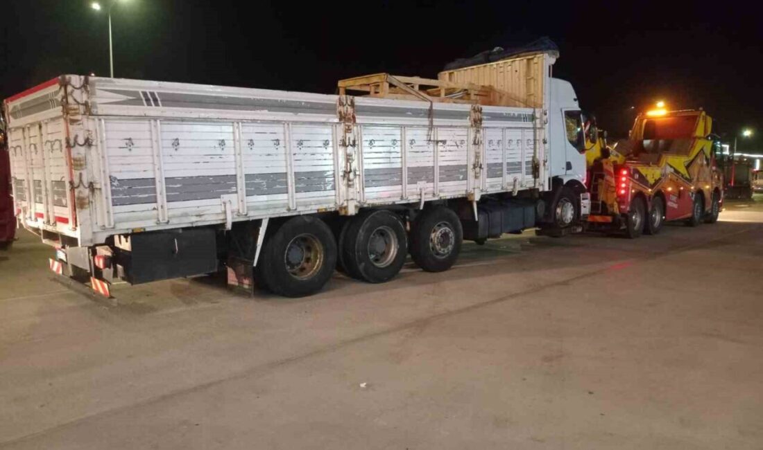 Bilecik'in Bozüyük ilçesinde, kamyon ile çekicinin çarpışması sonucu bir kişi