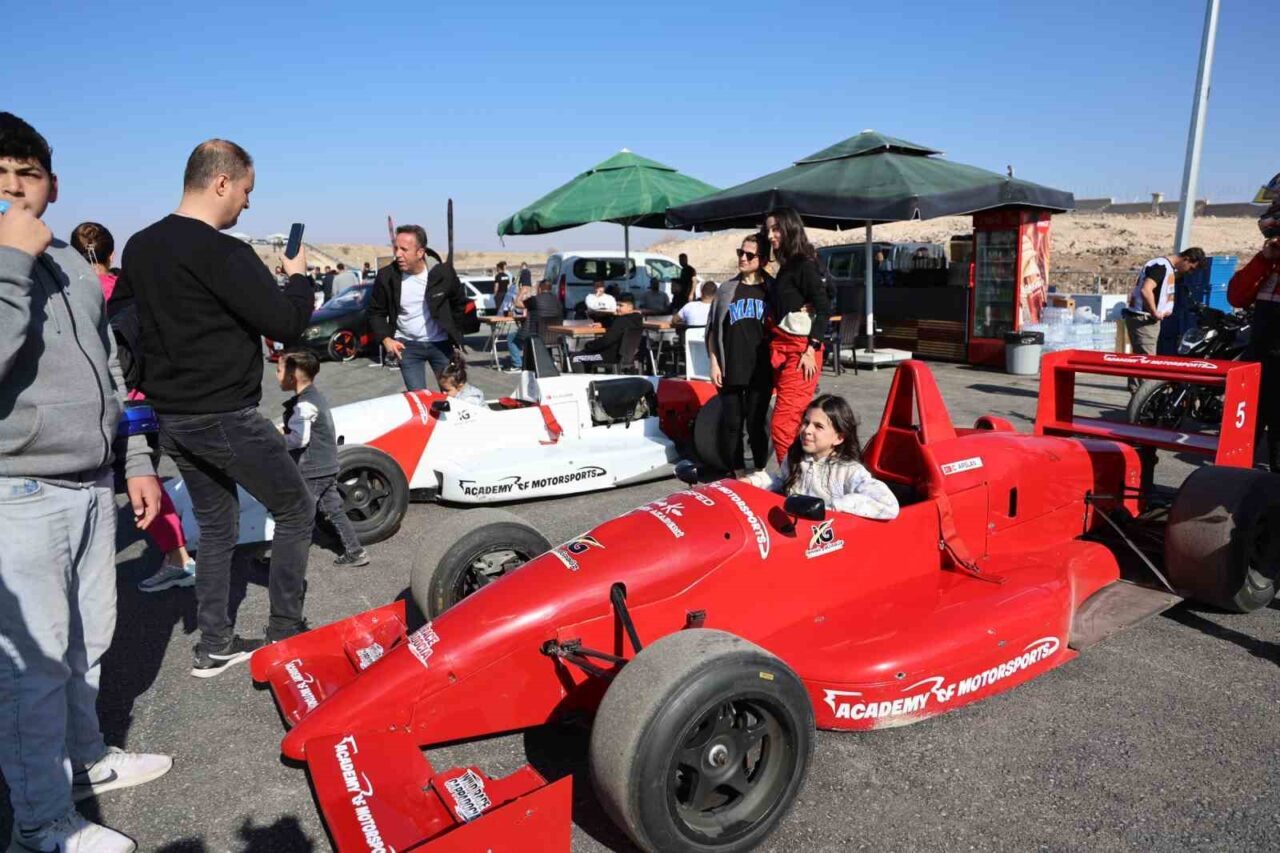 Nevşehir Belediyesi tarafından açılan "Kapadokya Motor Sporları Kompleksi", 814 metrelik