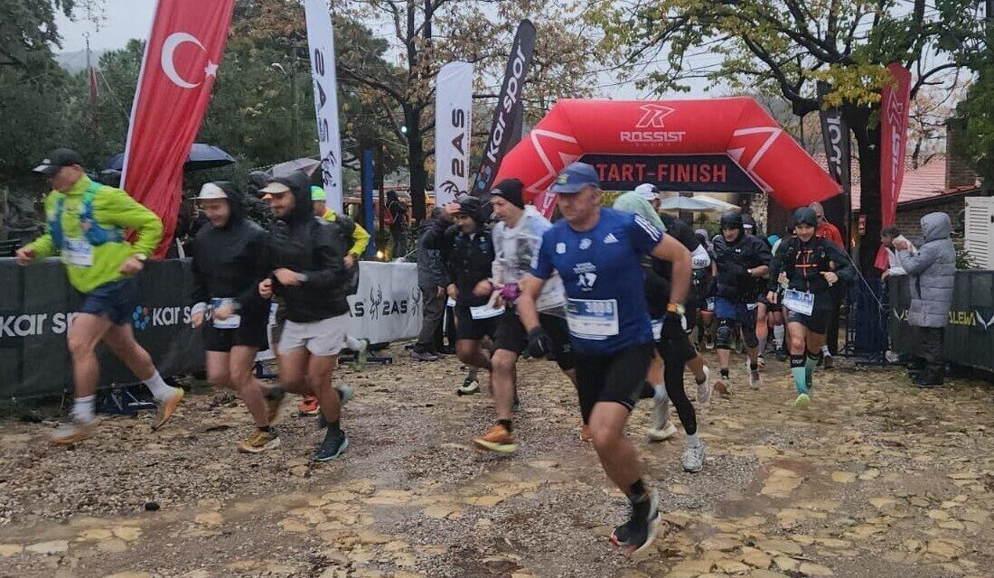 Kazdağları'nda gerçekleştirilen 9. Kar Spor İDA Ultra Maratonu, sağanak yağışa