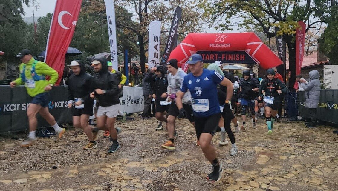 Kazdağları'nda gerçekleştirilen 9. Kar Spor İDA Ultra Maratonu, sağanak yağışa