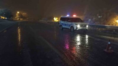 Sivas'ta akşam saatlerinde etkisini artıran yoğun kar ve tipi, ulaşımı